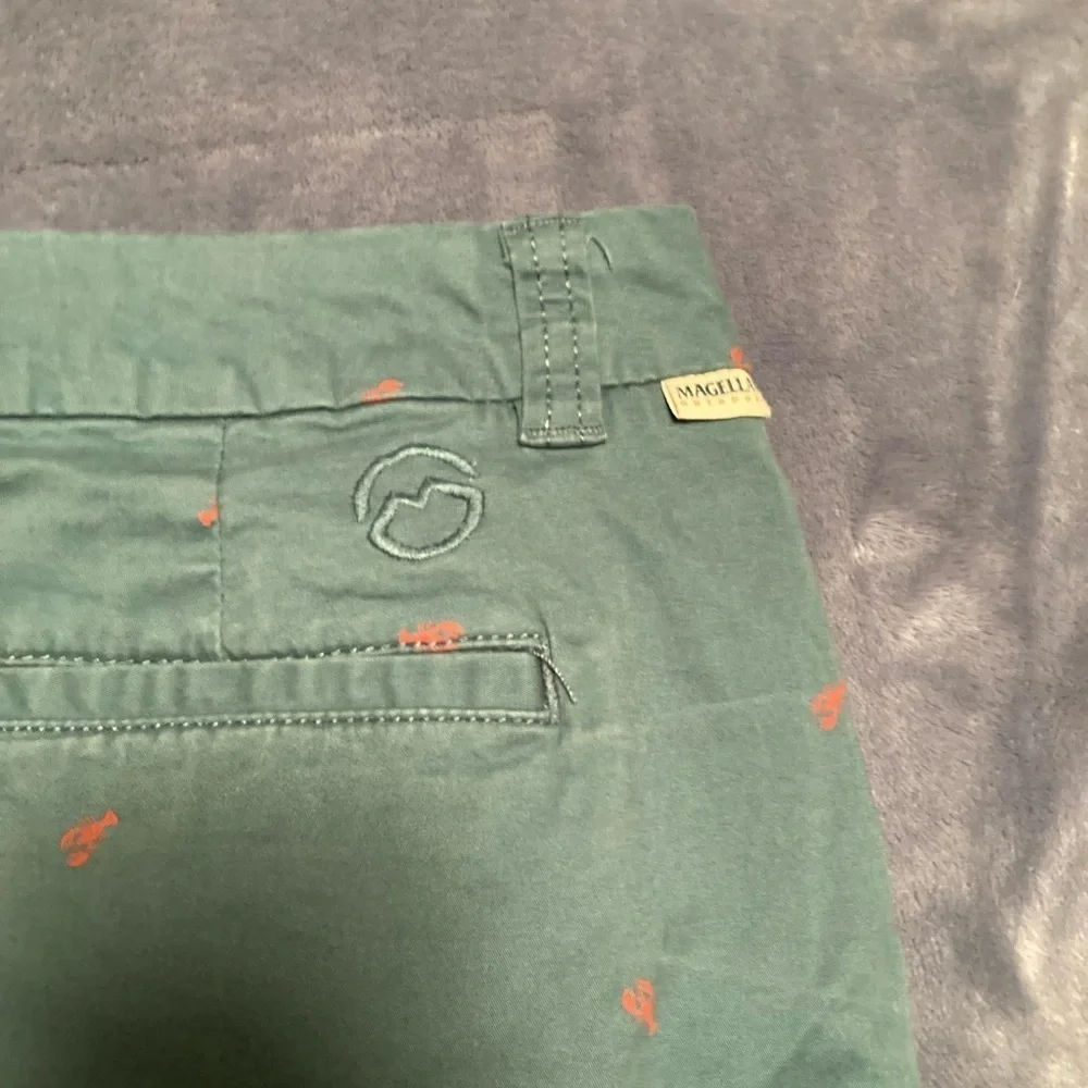 Magellan Outdoors Size 12 Periwinkle Lobster Print Shorts